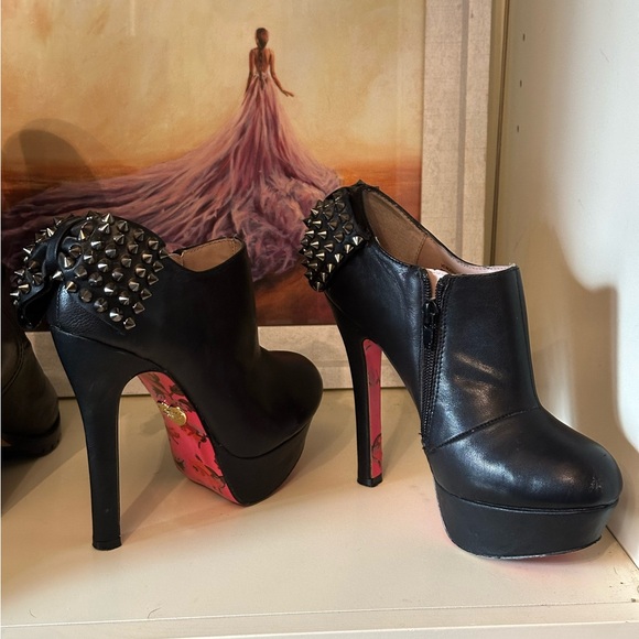 Betsey Johnson Black Studded Heels - Picture 4 of 10